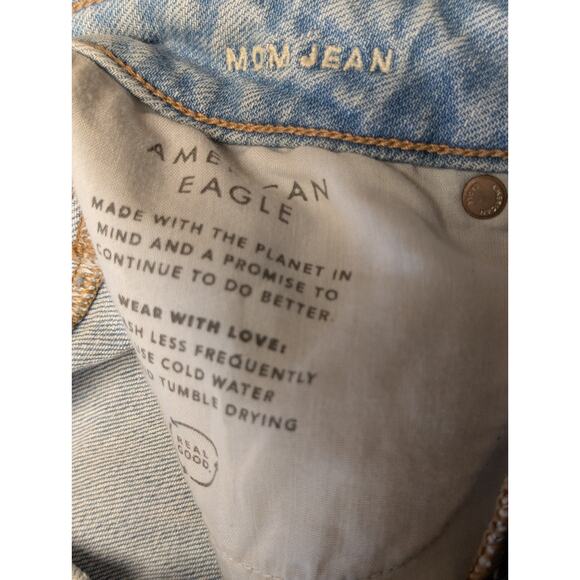 American Eagle Mom Jeans WOMENS JRS SIZE 2 REGULAR Lite Wash Stretch Tapered 90s - Picture 4 of 6